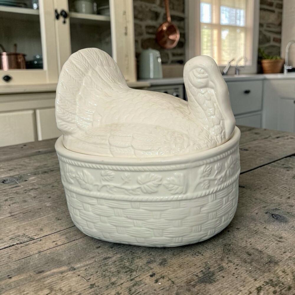 Vintage Turkey HEN On NEST Basket Ceramic Covered Dish White Fast Ship 3732/69